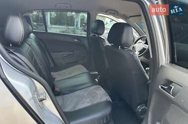 Хэтчбек Opel Astra 2010 в 