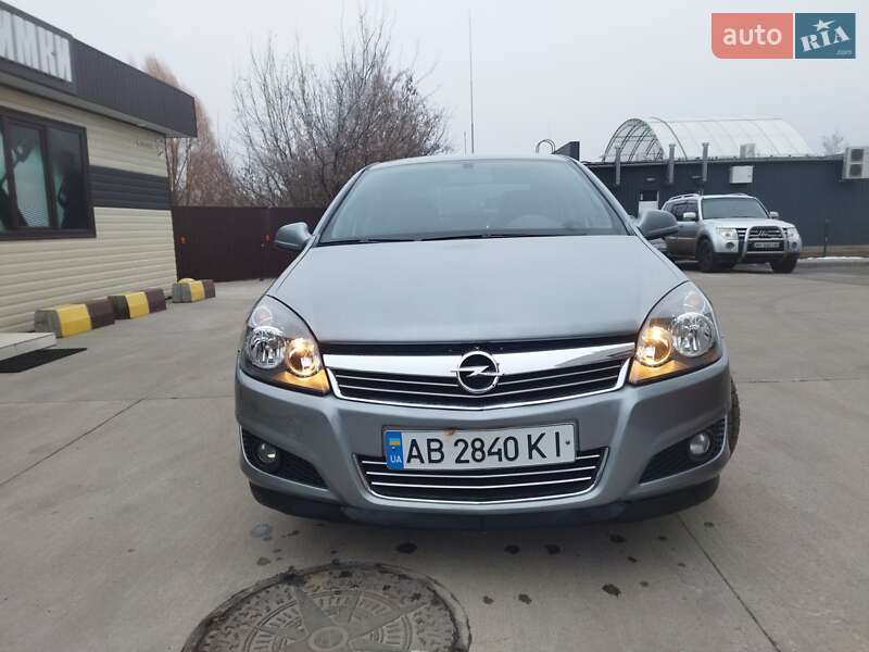 Opel Astra 2011