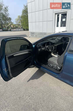 Купе Opel Astra 2007 в 