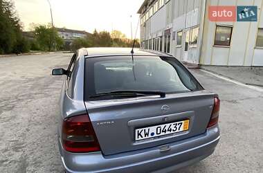 Хэтчбек Opel Astra 2004 в 