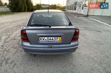 Хэтчбек Opel Astra 2004 в 