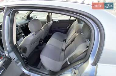 Хэтчбек Opel Astra 2004 в 