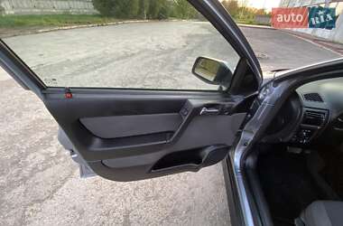 Хэтчбек Opel Astra 2004 в 