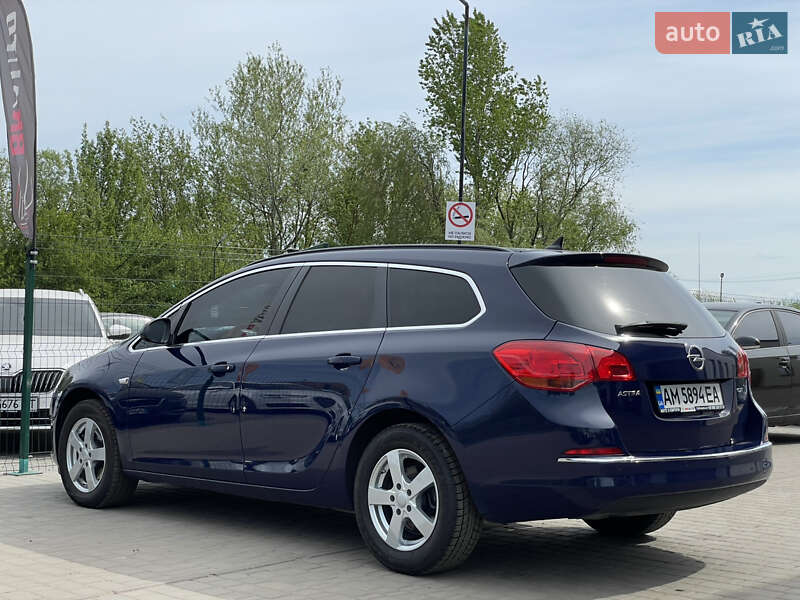 Универсал Opel Astra 2015 в Бердичеве