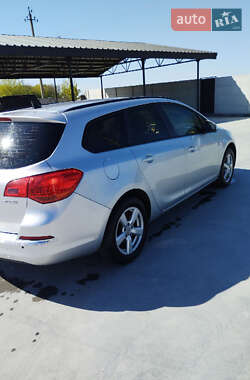 Универсал Opel Astra 2013 в 
