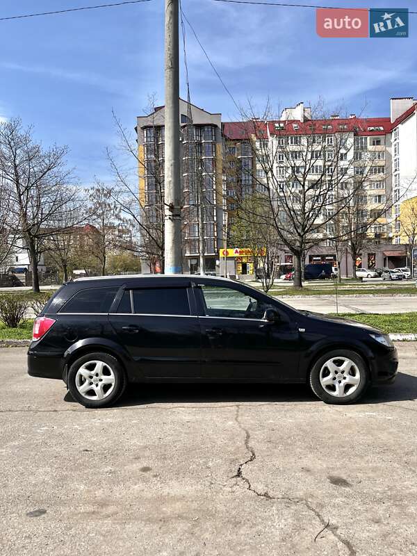Універсал Opel Astra 2010 в Калуші