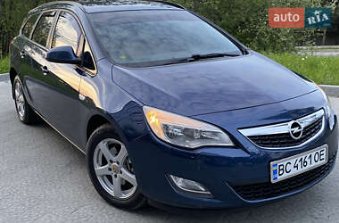 Універсал Opel Astra 2011 в Новояворівську