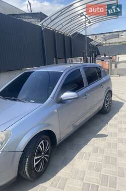 Хэтчбек Opel Astra 2006 в 