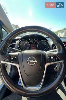 Хэтчбек Opel Astra 2012 в 