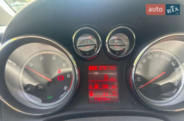 Хэтчбек Opel Astra 2013 в 