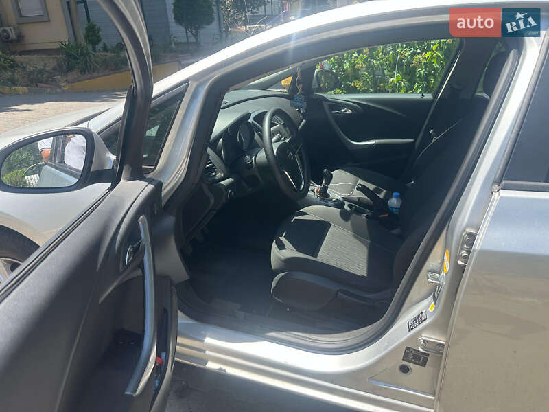 Хэтчбек Opel Astra 2013 в Львове