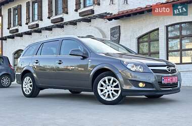 Универсал Opel Astra 2010 в 