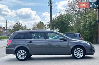 Универсал Opel Astra 2010 в 