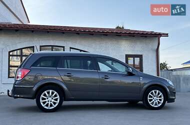 Универсал Opel Astra 2010 в 