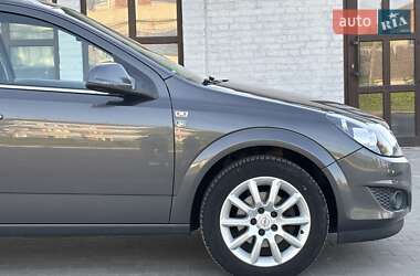 Универсал Opel Astra 2010 в 
