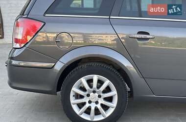 Универсал Opel Astra 2010 в 