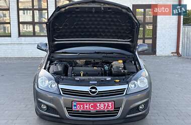 Универсал Opel Astra 2010 в 