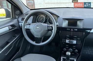 Универсал Opel Astra 2010 в 