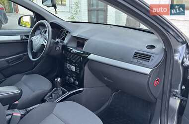 Универсал Opel Astra 2010 в 