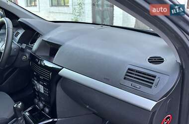 Универсал Opel Astra 2010 в 