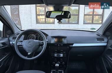 Универсал Opel Astra 2010 в 