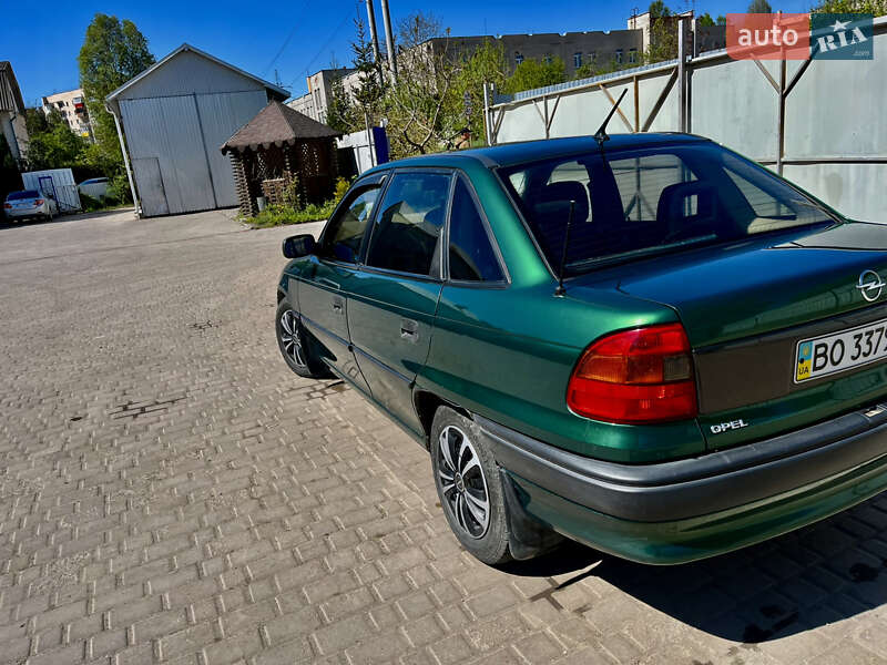 Седан Opel Astra 1996 в Тернополе