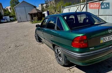Седан Opel Astra 1996 в 