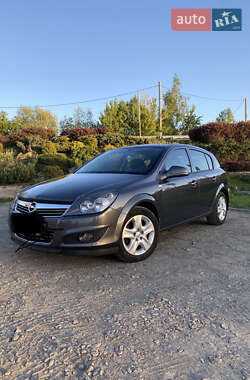 Хэтчбек Opel Astra 2012 в Киеве