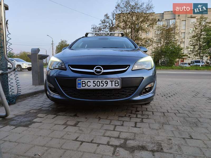 Универсал Opel Astra 2012 в Дрогобыче