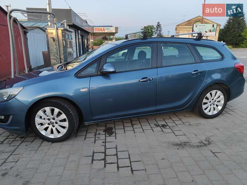 Универсал Opel Astra 2012 в Дрогобыче