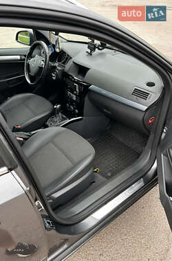 Универсал Opel Astra 2010 в 