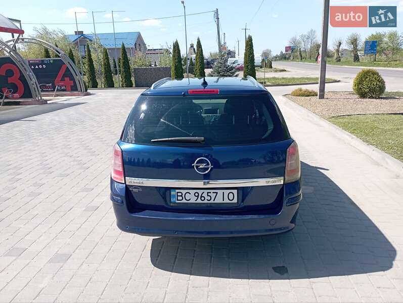 Универсал Opel Astra 2008 в Самборе