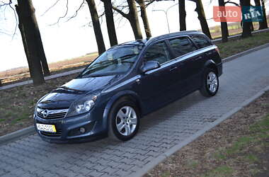 Универсал Opel Astra 2010 в Полтаве
