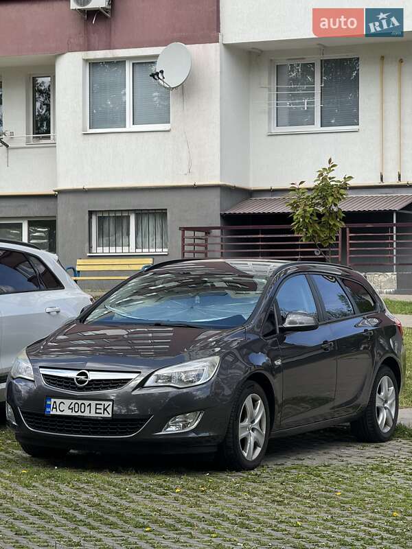 Opel Astra 2011 Opel Astra 2011