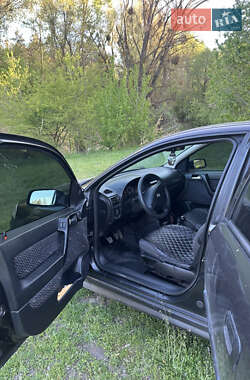 Хэтчбек Opel Astra 2001 в 