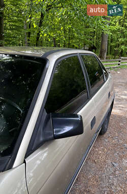 Седан Opel Astra 2000 в 