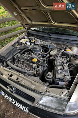 Седан Opel Astra 2000 в 