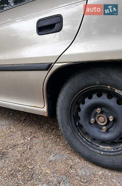 Седан Opel Astra 2000 в 