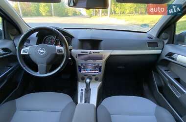 Хетчбек Opel Astra 2008 в 