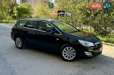 Універсал Opel Astra 2011 в Івано-Франківську