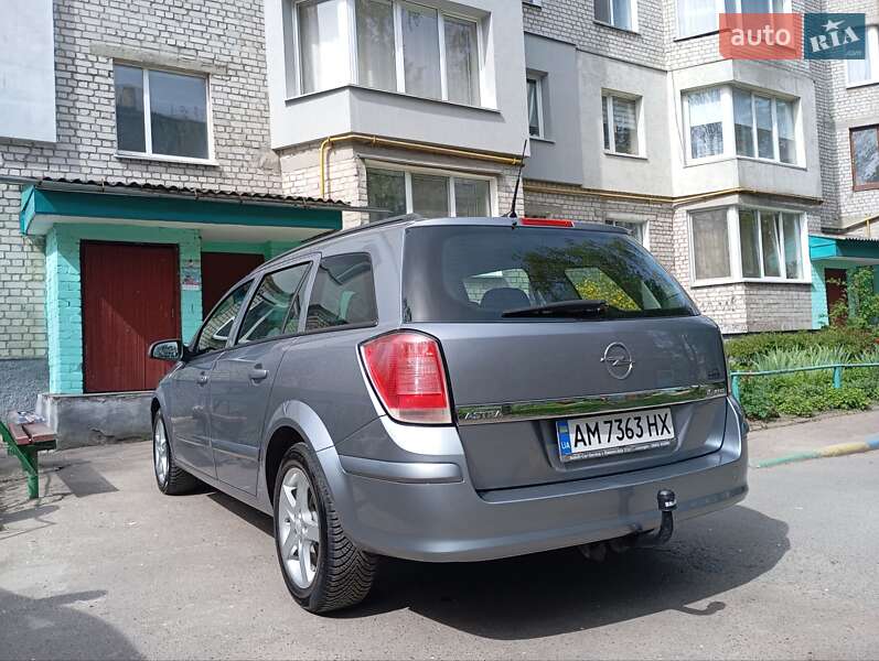 Універсал Opel Astra 2005 в Звягелі