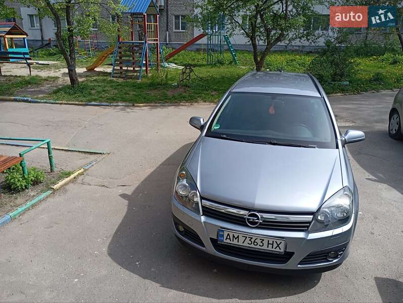 Універсал Opel Astra 2005 в Звягелі