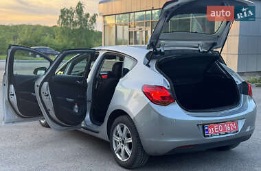 Хетчбек Opel Astra 2010 в 