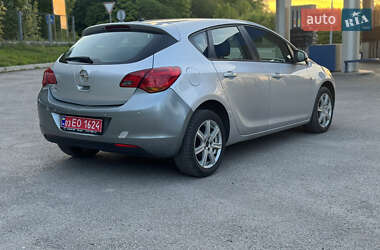 Хетчбек Opel Astra 2010 в 