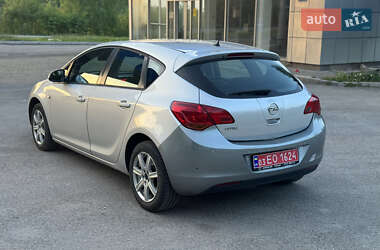 Хетчбек Opel Astra 2010 в 