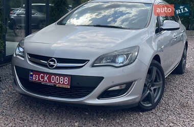 Універсал Opel Astra 2013 в Дрогобичі