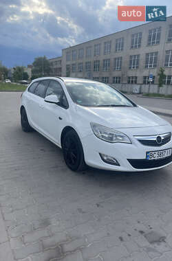 Универсал Opel Astra 2011 в 