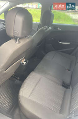 Универсал Opel Astra 2011 в 