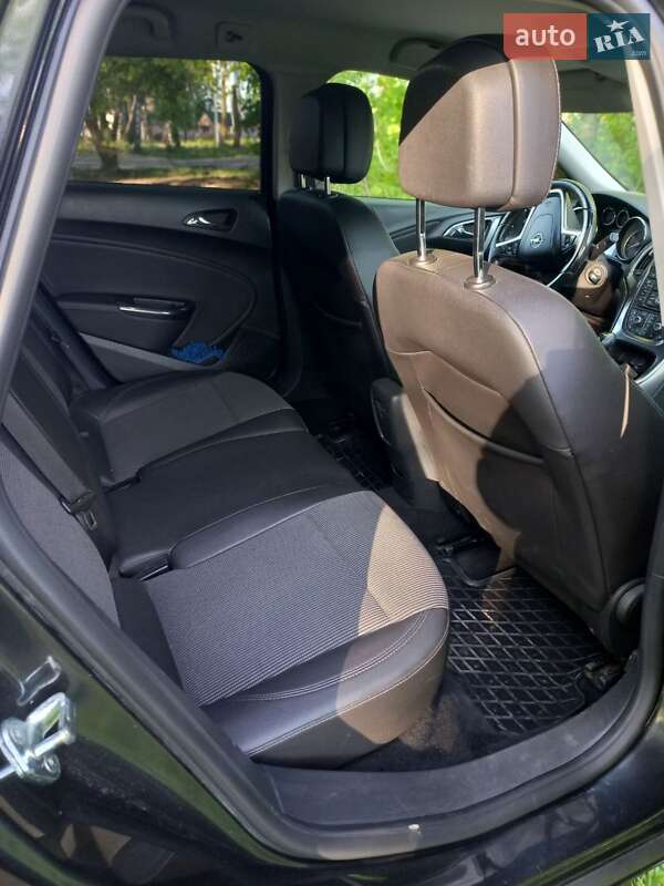 Универсал Opel Astra 2012 в Звягеле