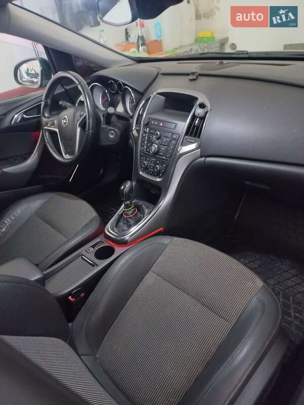 Универсал Opel Astra 2012 в Звягеле